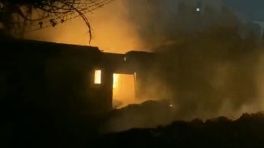 Tamil Nadu Fire: Blaze Erupts in a Private Firecracker Factory Near Sattur, One Dead
